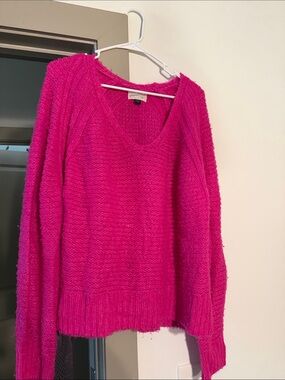Universal Thread Women's V‑Neck Sweater in Fuchsia
